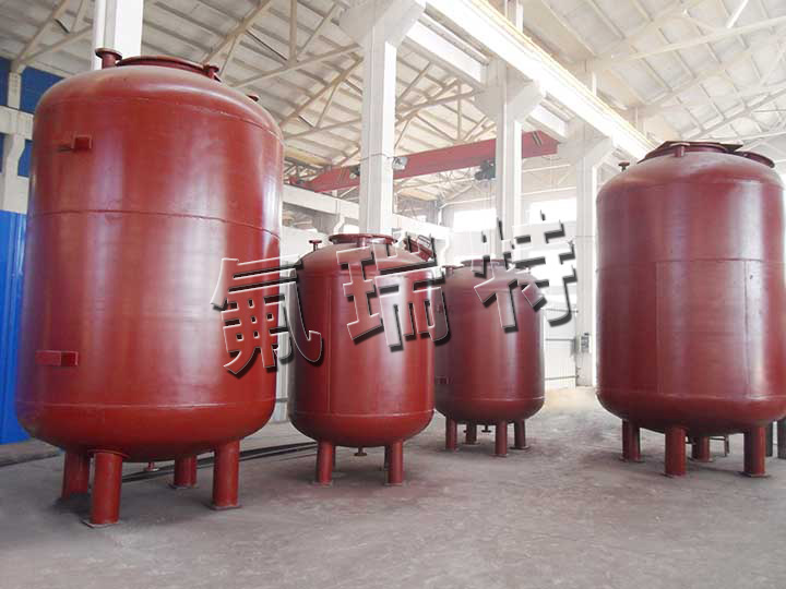 鋼襯塑儲罐、反應釜